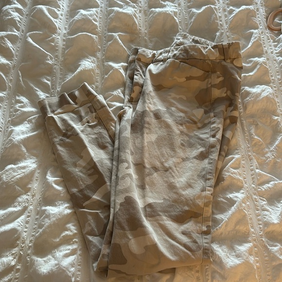 Old navy pixie pants - Picture 1 of 4